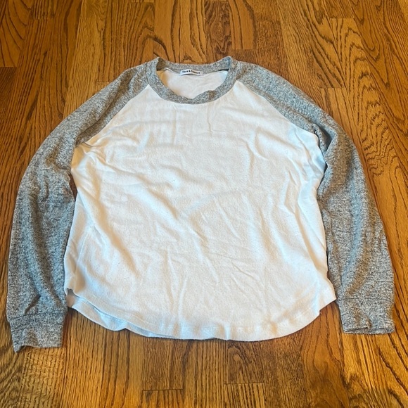Theo & Spence Woman’s White and Grey Sweatshirt Size XS - Picture 1 of 4